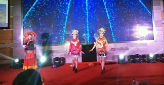 卓簡民族服飾Ｔ臺(tái)秀火爆浙江杭州灣信息港！