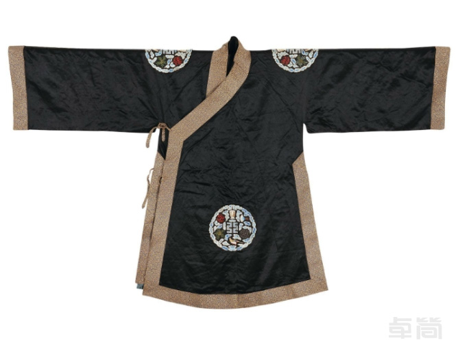 藍(lán)地章紋冠服