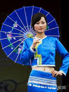 全藍(lán)右衽開(kāi)襟白族服飾定制