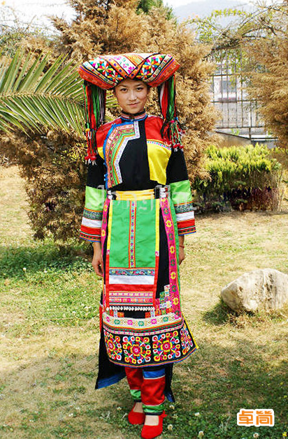 女款拼花傈僳族服飾定制