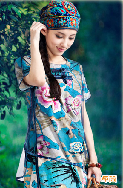 民族風(fēng)繡花復(fù)古帽子