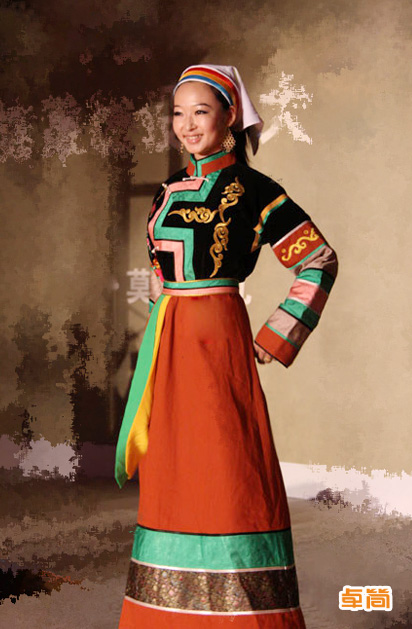 達(dá)斡爾族服飾定制
