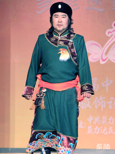 達斡爾族服飾定制