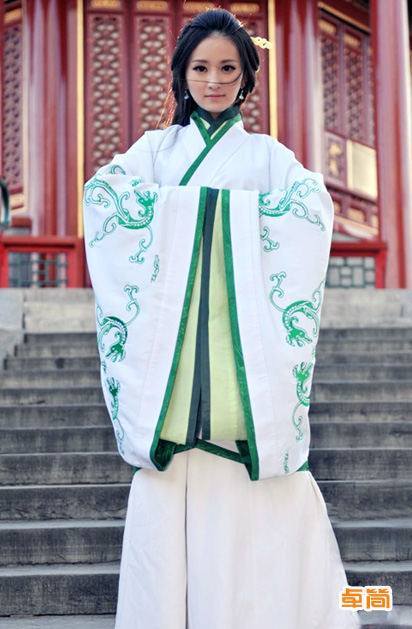 女式短曲裾漢服定制