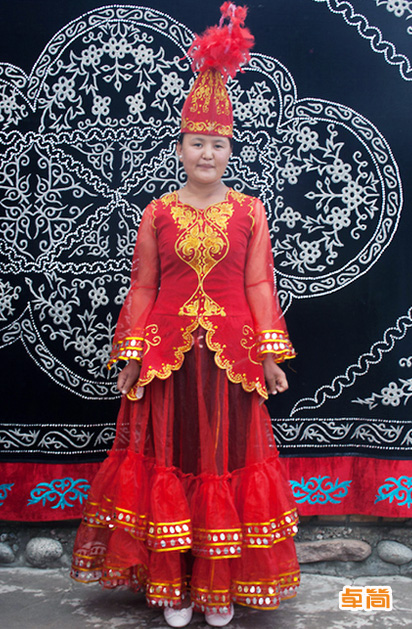 柯?tīng)柨俗巫宸椂ㄖ? /></li>
      </ul>
      <div   id="iqzitmbv2da"   class="clear"></div>
    </div>
    <div   id="iqzitmbv2da"   class="clear"></div>
  </div>
  <div   id="iqzitmbv2da"   class="pro_bt"><span id="iqzitmbv2da"    class="zi"><b>產(chǎn)品</b>詳情</span><br />
    細(xì)節(jié)決定品質(zhì)</div>
  <div   id="iqzitmbv2da"   class="pro6">
    <p style="white-space: normal;"><img src="http://tejx.com.cn/UploadFile/editorfile/image/20151101/14463521219431013.jpg" title="" alt="" width="100%"/><br/></p><p style="margin-top: 20px; margin-bottom: 0px; white-space: normal; line-height: 28px; padding: 0px; height: 28px; color: rgb(102, 102, 102);"><br/></p><h2 style="white-space: normal; margin: 0px; padding: 0px; font-family: 微軟雅黑; text-align: center; height: 60px; line-height: 60px; font-size: 30px; color: rgb(29, 29, 29); background-image: url(http://tejx.com.cn/UploadFile/editorfile/image/20151024/14456536253395261.png); background-position: 50% 100%; background-repeat: no-repeat no-repeat;"><span style="color: rgb(247, 150, 70);"><strong><span style="font-family: 微軟雅黑, 'Microsoft YaHei';">專注每一個(gè)細(xì)節(jié)，更用心</span></strong></span></h2><div   id="iqzitmbv2da"   class="yinwen" style="white-space: normal; margin-top: 8px; text-align: center; height: 20px; line-height: 20px; font-size: 14px; color: rgb(167, 167, 167); font-family: Arial, Helvetica, sans-serif;"><span style="font-family: 微軟雅黑, 'Microsoft YaHei';">FOCUS ON EVERY DETAIL</span></div><p class="p1" style="margin-top: 40px; margin-bottom: 0px; font-size: 24px; white-space: normal; line-height: 32px; padding: 0px; font-family: 微軟雅黑; text-align: center; height: 32px; color: rgb(51, 51, 51);"><span style="font-family: 微軟雅黑, 'Microsoft YaHei';"><span style="color: rgb(244, 152, 0);"></span>卓簡(jiǎn)的<a href="http://tejx.com.cn/kekzzfs/" target="_blank">柯?tīng)柨俗巫宸?/a>，一針一線從選材那一刻起，產(chǎn)品已分高下</span></p><p class="p2" style="margin-top: 10px; margin-bottom: 0px; font-size: 24px; white-space: normal; line-height: 32px; padding: 0px; font-family: 微軟雅黑; text-align: center; height: 32px; color: rgb(51, 51, 51);"><span style="font-family: 微軟雅黑, 'Microsoft YaHei';"><span style="color: rgb(244, 152, 0);"></span>15年我們堅(jiān)持高品質(zhì)，贏得100萬(wàn)用戶，有口皆碑！</span></p><p class="p2" style="margin-top: 10px; margin-bottom: 0px; font-size: 24px; white-space: normal; line-height: 32px; padding: 0px; font-family: 微軟雅黑; height: 32px; color: rgb(51, 51, 51);"><span style="font-family: 微軟雅黑, 'Microsoft YaHei';"><br/></span></p><p class="p2" style="margin-top: 10px; margin-bottom: 0px; font-size: 24px; white-space: normal; line-height: 32px; padding: 0px; font-family: 微軟雅黑; height: 32px; color: rgb(51, 51, 51);"><span style="font-family: 微軟雅黑, 'Microsoft YaHei';"><br/></span></p><p class="p2" style="margin-top: 10px; margin-bottom: 0px; font-size: 24px; white-space: normal; line-height: 32px; padding: 0px; font-family: 微軟雅黑; height: 32px; color: rgb(51, 51, 51);"><br/></p><p style="white-space: normal;"><img src="http://tejx.com.cn/UploadFile/editorfile/image/20151101/14463522662507703.jpg" title="" alt="" width="100%"/></p><p style="white-space: normal;"><br/></p><p style="white-space: normal;"><span style="font-size: 16px;"><br/></span></p><p style="white-space: normal;"><span style="font-size: 16px;"></span></p><h2 style="white-space: normal; margin: 0px; padding: 0px; font-family: 微軟雅黑; text-align: center; height: 60px; line-height: 60px; font-size: 30px; color: rgb(29, 29, 29); background-image: url(http://tejx.com.cn/UploadFile/editorfile/image/20151024/14456536253395261.png); background-position: 50% 100%; background-repeat: no-repeat no-repeat;"><span style="color: rgb(247, 150, 70);"><strong><span style="font-family: 微軟雅黑, 'Microsoft YaHei';">敬畏... ...</span></strong></span></h2><div   id="iqzitmbv2da"   class="yinwen" style="white-space: normal; margin-top: 8px; text-align: center; height: 20px; line-height: 20px; font-size: 14px; color: rgb(167, 167, 167); font-family: Arial, Helvetica, sans-serif;"><span style="font-family: 微軟雅黑, 'Microsoft YaHei';">AWE OF YOUR MONEY</span></div><p class="p1" style="margin-top: 40px; margin-bottom: 0px; font-size: 24px; white-space: normal; line-height: 32px; padding: 0px; font-family: 微軟雅黑; text-align: center; height: 32px; color: rgb(51, 51, 51);"><span style="font-family: 微軟雅黑, 'Microsoft YaHei';"><span style="color: rgb(244, 152, 0);"></span>我們敬畏您每一分錢(qián)付出，寧可為價(jià)格解釋一陣子，也不愿意</span></p><p class="p2" style="margin-top: 10px; margin-bottom: 0px; font-size: 24px; white-space: normal; line-height: 32px; padding: 0px; font-family: 微軟雅黑; text-align: center; height: 32px; color: rgb(51, 51, 51);"><span style="font-family: 微軟雅黑, 'Microsoft YaHei';"><span style="color: rgb(244, 152, 0);"></span>為質(zhì)量道歉一輩子，我們追求極致的性價(jià)比！</span></p><p class="p2" style="margin-top: 10px; margin-bottom: 0px; font-size: 24px; white-space: normal; line-height: 32px; padding: 0px; font-family: 微軟雅黑; height: 32px; color: rgb(51, 51, 51);"><span style="font-family: 微軟雅黑, 'Microsoft YaHei';"><br/></span></p><p class="p2" style="margin-top: 10px; margin-bottom: 0px; font-size: 24px; white-space: normal; line-height: 32px; padding: 0px; font-family: 微軟雅黑; height: 32px; color: rgb(51, 51, 51);"><br/></p><p class="p2" style="margin-top: 10px; margin-bottom: 0px; font-size: 24px; white-space: normal; line-height: 32px; padding: 0px; font-family: 微軟雅黑; height: 32px; color: rgb(51, 51, 51);"><br/></p><p style="white-space: normal;"><img src="http://tejx.com.cn/UploadFile/editorfile/image/20151101/14463522786504942.jpg" title="" alt="" width="100%"/></p><p style="white-space: normal;"><br/></p><p style="white-space: normal;"><br/></p><p style="white-space: normal;"><span style="font-size: 16px;"></span></p><h2 style="white-space: normal; margin: 0px; padding: 0px; font-family: 微軟雅黑; text-align: center; height: 60px; line-height: 60px; font-size: 30px; color: rgb(29, 29, 29); background-image: url(http://tejx.com.cn/UploadFile/editorfile/image/20151024/14456536253395261.png); background-position: 50% 100%; background-repeat: no-repeat no-repeat;"><span style="color: rgb(247, 150, 70);"><strong><span style="font-family: 微軟雅黑, 'Microsoft YaHei';">規(guī)?；a(chǎn) 質(zhì)量更可靠</span></strong></span></h2><div   id="iqzitmbv2da"   class="yinwen" style="white-space: normal; margin-top: 8px; text-align: center; height: 20px; line-height: 20px; font-size: 14px; color: rgb(167, 167, 167); font-family: Arial, Helvetica, sans-serif;"><span style="font-family: 微軟雅黑, 'Microsoft YaHei';">SCALE PRODUCTION</span></div><p class="p1" style="margin-top: 40px; margin-bottom: 0px; font-size: 24px; white-space: normal; line-height: 32px; padding: 0px; font-family: 微軟雅黑; text-align: center; height: 32px; color: rgb(51, 51, 51);"><span style="font-family: 微軟雅黑, 'Microsoft YaHei';"><span style="color: rgb(244, 152, 0);"></span>卓簡(jiǎn)是國(guó)內(nèi)具有15余年生產(chǎn)經(jīng)驗(yàn)的<a href="http://tejx.com.cn/" target="_blank"><span style="color: rgb(51, 51, 51);">少數(shù)民族服飾</span>生產(chǎn)廠家</a>，專業(yè)規(guī)?；?/span></p><p class="p2" style="margin-top: 10px; margin-bottom: 0px; font-size: 24px; white-space: normal; line-height: 32px; padding: 0px; font-family: 微軟雅黑; text-align: center; height: 32px; color: rgb(51, 51, 51);"><span style="font-family: 微軟雅黑, 'Microsoft YaHei';">生產(chǎn)，以高標(biāo)準(zhǔn)和高質(zhì)量贏得百萬(wàn)用戶的信賴。</span><span style="font-size: 16px; font-family: sans-serif;"></span></p><p class="p2" style="margin-top: 10px; margin-bottom: 0px; font-size: 24px; white-space: normal; line-height: 32px; padding: 0px; font-family: 微軟雅黑; height: 32px; color: rgb(51, 51, 51);"><span style="font-size: 16px; font-family: sans-serif;"><br/></span></p><p class="p2" style="margin-top: 10px; margin-bottom: 0px; font-size: 24px; white-space: normal; line-height: 32px; padding: 0px; font-family: 微軟雅黑; height: 32px; color: rgb(51, 51, 51);"><span style="font-size: 16px; font-family: sans-serif;"><br/></span></p><p class="p2" style="margin-top: 10px; margin-bottom: 0px; font-size: 24px; white-space: normal; line-height: 32px; padding: 0px; font-family: 微軟雅黑; height: 32px; color: rgb(51, 51, 51);"><span style="font-size: 16px; font-family: sans-serif;"><br/></span></p><p style="white-space: normal;"><img src="http://tejx.com.cn/UploadFile/editorfile/image/20151101/14463522855890669.jpg" title="" alt="" width="100%"/></p><p style="white-space: normal;"><br/></p><p style="white-space: normal;"><br/></p><h2 style="white-space: normal; margin: 0px; padding: 0px; font-family: 微軟雅黑; text-align: center; height: 60px; line-height: 60px; font-size: 30px; color: rgb(29, 29, 29); background-image: url(http://tejx.com.cn/UploadFile/editorfile/image/20151024/14456536253395261.png); background-position: 50% 100%; background-repeat: no-repeat no-repeat;"><span style="color: rgb(247, 150, 70);"><strong><span style="font-family: 微軟雅黑, 'Microsoft YaHei';">我們看到</span></strong></span></h2><div   id="iqzitmbv2da"   class="yinwen" style="white-space: normal; margin-top: 8px; text-align: center; height: 20px; line-height: 20px; font-size: 14px; color: rgb(167, 167, 167); font-family: Arial, Helvetica, sans-serif;"><span style="font-family: 微軟雅黑, 'Microsoft YaHei';">WE ARE SEEN</span></div><p class="p1" style="margin-top: 40px; margin-bottom: 0px; font-size: 24px; white-space: normal; line-height: 32px; padding: 0px; font-family: 微軟雅黑; text-align: center; height: 32px; color: rgb(51, 51, 51);"><span style="font-family: 微軟雅黑, 'Microsoft YaHei';"><span style="color: rgb(244, 152, 0);"></span>已經(jīng)有越來(lái)越多的客戶關(guān)注品牌，注重品質(zhì)，哪怕是買</span></p><p class="p2" style="margin-top: 10px; margin-bottom: 0px; font-size: 24px; white-space: normal; line-height: 32px; padding: 0px; font-family: 微軟雅黑; text-align: center; height: 32px; color: rgb(51, 51, 51);"><span style="font-family: 微軟雅黑, 'Microsoft YaHei';">最簡(jiǎn)單的服裝款式，也非常講究！</span></p><p class="p2" style="margin-top: 10px; margin-bottom: 0px; font-size: 24px; white-space: normal; line-height: 32px; padding: 0px; font-family: 微軟雅黑; height: 32px; color: rgb(51, 51, 51);"><span style="font-family: 微軟雅黑, 'Microsoft YaHei';"><br/></span></p><p class="p2" style="margin-top: 10px; margin-bottom: 0px; font-size: 24px; white-space: normal; line-height: 32px; padding: 0px; font-family: 微軟雅黑; height: 32px; color: rgb(51, 51, 51);"><br/></p><p class="p2" style="margin-top: 10px; margin-bottom: 0px; font-size: 24px; white-space: normal; line-height: 32px; padding: 0px; font-family: 微軟雅黑; height: 32px; color: rgb(51, 51, 51);"><br/></p><h2 style="white-space: normal; margin: 0px; padding: 0px; font-family: 微軟雅黑; text-align: center; height: 60px; line-height: 60px; font-size: 30px; color: rgb(29, 29, 29); background-image: url(http://tejx.com.cn/UploadFile/editorfile/image/20151024/14456536253395261.png); background-position: 50% 100%; background-repeat: no-repeat no-repeat;"><strong><span style="font-family: 微軟雅黑, 'Microsoft YaHei';">最新客戶案例</span></strong></h2><div   id="iqzitmbv2da"   class="yinwen" style="white-space: normal; margin-top: 8px; text-align: center; height: 20px; line-height: 20px; font-size: 14px; color: rgb(167, 167, 167); font-family: Arial, Helvetica, sans-serif;"><span style="font-family: 微軟雅黑, 'Microsoft YaHei';">LATEST CUSTOMER</span></div><p style="white-space: normal;"><strong style="font-family: 微軟雅黑, 'Microsoft YaHei'; font-size: 30px;"><br/></strong></p><table data-sort="sortDisabled" width="100%"><tbody><tr class="firstRow"><td width="168" valign="middle" align="center" style="word-break: break-all;"><div   id="iqzitmbv2da"   class="pro_box" style="width: 162px; height: 126px; border: 1px solid rgb(177, 177, 177); display: table-cell;"><a href="http://tejx.com.cn/mzjqhd/268.html" target="_blank"><img alt="" src="http://tejx.com.cn/UploadFile/editorfile/image/20151028/14460116667138853.jpg" title="點(diǎn)擊查看" width="138" height="100" border="0" vspace="0" style="border: 12px solid rgb(255, 255, 255); width: 138px; height: 100px;"/></a></div></td><td valign="middle" align="center" colspan="1" rowspan="3" width="40" style="word-break: break-all;"><img alt="" data-cke-saved="" src="http://tejx.com.cn/UploadFile/editorfile/image/20151022/14455234309210600.gif" width="2" height="290" border="0" vspace="0" title="" style="width: 2px; height: 291px;"/></td><td width="168" valign="middle" align="center" style="word-break: break-all;"><div   id="iqzitmbv2da"   class="pro_box" style="width: 162px; height: 126px; border: 1px solid rgb(177, 177, 177); display: table-cell;"><a href="http://tejx.com.cn/mzgwyjg/270.html" target="_blank"><img alt="點(diǎn)擊查看" src="http://tejx.com.cn/UploadFile/editorfile/image/20151028/14460116469717482.jpg" title="點(diǎn)擊查看" width="138" height="100" border="0" vspace="0" style="border: 12px solid rgb(255, 255, 255); width: 138px; height: 100px;"/></a></div></td><td valign="middle" align="center" colspan="1" rowspan="3" width="40" style="word-break: break-all;"><img alt="" data-cke-saved="" src="http://tejx.com.cn/UploadFile/editorfile/image/20151022/14455234309210600.gif" width="2" height="290" border="0" vspace="0" title=""/></td><td width="168" valign="middle" align="center" style="word-break: break-all;"><div   id="iqzitmbv2da"   class="pro_box" style="width: 162px; height: 126px; border: 1px solid rgb(177, 177, 177); display: table-cell;"><a href="http://tejx.com.cn/mzxx/269.html" target="_blank"><img alt="" src="http://tejx.com.cn/UploadFile/editorfile/image/20151028/14460116586620024.jpg" title="點(diǎn)擊查看" width="138" height="100" border="0" vspace="0" style="border: 12px solid rgb(255, 255, 255); width: 138px; height: 100px;"/></a></div></td><td valign="middle" align="center" colspan="1" rowspan="3" width="40" style="word-break: break-all;"><img alt="" data-cke-saved="" src="http://tejx.com.cn/UploadFile/editorfile/image/20151022/14455234309210600.gif" width="2" height="290" border="0" vspace="0" title=""/></td><td width="168" valign="middle" align="center" style="word-break: break-all;"><div   id="iqzitmbv2da"   class="pro_box" style="width: 162px; height: 126px; border: 1px solid rgb(177, 177, 177); display: table-cell;"><a href="http://tejx.com.cn/lyjq/267.html" target="_blank"><img alt="" src="http://tejx.com.cn/UploadFile/editorfile/image/20151028/14460116844152906.jpg" title="點(diǎn)擊查看" width="138" height="100" border="0" vspace="0" style="border: 12px solid rgb(255, 255, 255); width: 138px; height: 100px;"/></a></div></td><td valign="middle" align="center" colspan="1" rowspan="3" width="40" style="word-break: break-all;"><img alt="" data-cke-saved="" src="http://tejx.com.cn/UploadFile/editorfile/image/20151022/14455234309210600.gif" width="2" height="290" border="0" vspace="0" title=""/></td><td width="168" valign="middle" align="center" style="word-break: break-all;"><div   id="iqzitmbv2da"   class="pro_box" style="width: 162px; height: 126px; border: 1px solid rgb(177, 177, 177); display: table-cell;"><a href="http://tejx.com.cn/cyjd/263.html" target="_blank"><img alt="" src="http://tejx.com.cn/UploadFile/editorfile/image/20151028/14460116779028090.jpg" title="點(diǎn)擊查看" width="138" height="100" border="0" vspace="0" style="border: 12px solid rgb(255, 255, 255); width: 138px; height: 100px;"/></a></div></td></tr><tr><td width="150" valign="top" style="word-break: break-all;"><p><span style="font-size: 16px;"><strong><span style="color: rgb(63, 63, 63);"><span title="點(diǎn)擊查看" style="font-family: 微軟雅黑, 'Microsoft YaHei';"></span><a href="http://tejx.com.cn/mzjqhd/268.html" target="_blank">民族節(jié)慶活動(dòng)、團(tuán)隊(duì)演出服飾客戶案例</a><span style="font-family: 微軟雅黑, 'Microsoft YaHei';"></span></span></strong></span></p></td><td width="150" valign="top" style="word-break: break-all;"><p><span style="font-family: 微軟雅黑, 'Microsoft YaHei';"><a href="http://tejx.com.cn/mzgwyjg/270.html" target="_blank"><span style="font-size: 16px;"><strong>民族政府單位、民族協(xié)會(huì)會(huì)議服裝客戶案例</strong></span></a></span></p></td><td width="150" valign="top" style="word-break: break-all;"><p><span style="font-family: 微軟雅黑, 'Microsoft YaHei';"><a href="http://tejx.com.cn/mzxx/269.html" target="_blank"><span style="font-size: 16px;"><strong>民族地區(qū)學(xué)校、民族特色學(xué)?？蛻舭咐?/strong></span></a></span></p></td><td width="150" valign="top" style="word-break: break-all;"><p><span style="font-family: 微軟雅黑, 'Microsoft YaHei';"><a href="http://tejx.com.cn/lyjq/267.html" target="_blank"><span style="font-size: 16px;"><strong>文化古鎮(zhèn)、古城、老街工作服客戶案例</strong></span></a></span></p></td><td width="150" valign="top" style="word-break: break-all;"><p><span style="font-size: 16px;"><strong><a href="http://tejx.com.cn/cyjd/263.html" target="_blank">主題餐廳、連鎖餐廳工作服客戶案例</a></strong></span></p></td></tr><tr><td width="169" valign="top" style="word-break: break-all;"><p><span style="font-family: 微軟雅黑, 'Microsoft YaHei';"><span style="line-height: 0.5em;"><br/></span><a href="http://tejx.com.cn/mzjqhd/268.html" target="_blank"><span style="line-height: 1.5em; color: rgb(165, 165, 165);">卓簡(jiǎn)長(zhǎng)期為各大民族節(jié)慶活動(dòng)、舞蹈演出團(tuán)隊(duì)提供各民族服飾。眾多客戶案例成為卓簡(jiǎn)誠(chéng)信與服務(wù)的見(jiàn)證人...</span></a><br/></span></p></td><td width="169" valign="top" style="word-break: break-all;"><p><span style="font-family: 微軟雅黑, 'Microsoft YaHei';"><span style="line-height: 0.5em;"><br/></span><a href="http://tejx.com.cn/mzgwyjg/270.html" target="_blank"><span style="line-height: 1.5em; color: rgb(165, 165, 165);">是網(wǎng)絡(luò)讓眾多政府單位找到卓簡(jiǎn)，找到了品質(zhì)最好，款式最獨(dú)特的民族特色服飾。卓簡(jiǎn)更是沒(méi)有讓客戶失望...</span></a><br/></span></p></td><td width="169" valign="top" style="word-break: break-all;"><p><span style="font-family: 微軟雅黑, 'Microsoft YaHei';"><span style="line-height: 0.5em;"><br/></span><a href="http://tejx.com.cn/mzxx/269.html" target="_blank"><span style="line-height: 1.5em; color: rgb(165, 165, 165);">眾多少數(shù)民族地區(qū)知名的特色中小學(xué)、民族大學(xué)找到卓簡(jiǎn)。正是這樣注重品質(zhì)的機(jī)構(gòu)，才會(huì)選擇卓簡(jiǎn)...</span></a><br/></span></p></td><td width="169" valign="top" style="word-break: break-all;"><p><span style="font-family: 微軟雅黑, 'Microsoft YaHei';"><span style="line-height: 0.5em;"><br/></span><a href="http://tejx.com.cn/lyjq/267.html" target="_blank"><span style="line-height: 1.5em; color: rgb(165, 165, 165);">網(wǎng)絡(luò)讓卓簡(jiǎn)與眾多旅游景區(qū)結(jié)緣，卓簡(jiǎn)人是相信緣分的。而為這些景區(qū)量身打造的工作服就成為這緣分的見(jiàn)證...</span></a><br/></span></p></td><td width="169" valign="top" style="word-break: break-all;"><p><span style="font-family: 微軟雅黑, 'Microsoft YaHei';"><span style="line-height: 0.5em;"><br/></span><a href="http://tejx.com.cn/cyjd/263.html" target="_blank"><span style="line-height: 1.5em; color: rgb(165, 165, 165);">就處相距千里，也抵擋不住主題餐廳、星級(jí)酒店選擇最具實(shí)力的卓簡(jiǎn)品牌，打造主題特色與現(xiàn)代時(shí)尚結(jié)合工作服...</span></a><br/></span></p></td></tr></tbody></table><div style="white-space: normal;"><p><br/><img src="http://tejx.com.cn/UploadFile/editorfile/image/20151022/14455272338231031.png" width="100%" height="25" border="0" vspace="0" title="" alt=""/><br/></p><h2 style="margin: 0px; padding: 0px; font-family: 微軟雅黑; text-align: center; height: 60px; line-height: 60px; font-size: 30px; color: rgb(29, 29, 29); background-image: url(http://tejx.com.cn/UploadFile/editorfile/image/20151024/14456536253395261.png); background-position: 50% 100%; background-repeat: no-repeat no-repeat;"><strong><span style="font-family: 微軟雅黑, 'Microsoft YaHei'; color: rgb(247, 150, 70);">他們?yōu)樯趺催x擇卓簡(jiǎn)？</span></strong></h2><div   id="iqzitmbv2da"   class="yinwen" style="margin-top: 8px; text-align: center; height: 20px; line-height: 20px; font-size: 14px; color: rgb(167, 167, 167); font-family: Arial, Helvetica, sans-serif;"><span style="font-family: 微軟雅黑, 'Microsoft YaHei';">WHY TO ZHUOJIAN</span></div><p class="p1" style="margin-top: 40px; margin-bottom: 0px; font-size: 24px; line-height: 32px; padding: 0px; font-family: 微軟雅黑; text-align: center; height: 32px; color: rgb(51, 51, 51);"><span style="font-family: 微軟雅黑, 'Microsoft YaHei'; color: rgb(63, 63, 63);">卓簡(jiǎn)擁有獨(dú)立研發(fā)設(shè)計(jì)團(tuán)隊(duì)，5000M2生產(chǎn)基地，效果保證</span></p><p class="p2" style="margin-top: 10px; margin-bottom: 0px; font-size: 24px; line-height: 32px; padding: 0px; font-family: 微軟雅黑; text-align: center; height: 32px; color: rgb(51, 51, 51);"><span style="font-family: 微軟雅黑, 'Microsoft YaHei'; color: rgb(63, 63, 63);">15年豐富經(jīng)驗(yàn)  3萬(wàn)客戶案例參考</span></p><span style="color: rgb(167, 167, 167); float: right; margin-right: 20px; height: 50px; font-size: 36px; font-family: 微軟雅黑, 'Microsoft YaHei';"><br/></span></div><p style="margin-top: 20px; margin-bottom: 0px; white-space: normal; line-height: 28px; padding: 0px; height: 28px; color: rgb(102, 102, 102);"><br/></p><p style="margin-top: 20px; margin-bottom: 0px; white-space: normal; line-height: 28px; padding: 0px; height: 28px; color: rgb(102, 102, 102);"><br/></p><p style="margin-top: 20px; margin-bottom: 0px; white-space: normal; line-height: 28px; padding: 0px; height: 28px; color: rgb(102, 102, 102);"><br/></p><h2 style="white-space: normal; margin: 0px; padding: 0px; font-family: 微軟雅黑; text-align: center; height: 60px; line-height: 60px; font-size: 30px; color: rgb(29, 29, 29); background-image: url(http://tejx.com.cn/UploadFile/editorfile/image/20151024/14456536253395261.png); background-position: 50% 100%; background-repeat: no-repeat no-repeat;"><strong><span style="font-family: 微軟雅黑, 'Microsoft YaHei';">客戶評(píng)價(jià)</span></strong></h2><div   id="iqzitmbv2da"   class="yinwen" style="white-space: normal; margin-top: 8px; text-align: center; height: 20px; line-height: 20px; font-size: 14px; color: rgb(167, 167, 167); font-family: Arial, Helvetica, sans-serif;"><span style="font-family: 微軟雅黑, 'Microsoft YaHei';">CUSTOMER EVALUATION</span></div><p style="white-space: normal;"><br/></p><table data-sort="sortDisabled" width="100%"><tbody><tr class="firstRow"><th valign="null" width="120"><span style="font-family: 微軟雅黑, 'Microsoft YaHei'; color: rgb(89, 89, 89);">大家都寫(xiě)到</span></th><td valign="top" width="230" style="word-break: break-all;"><p><span style="font-family: 微軟雅黑, 'Microsoft YaHei'; margin: 7px 6px 6px; padding: 1px 10px; float: left; height: 22px; color: rgb(247, 150, 70); position: relative; border-top-left-radius: 2px; border-top-right-radius: 2px; border-bottom-right-radius: 2px; border-bottom-left-radius: 2px; box-shadow: rgb(242, 242, 242) 2px 2px 1px; border: 1px solid rgb(255, 215, 221); text-align: right; font-size: 12px;">設(shè)計(jì)有特色(2772)<br/></span></p></td><td valign="top" width="180" style="word-break: break-all;"><p><span style="font-family: 微軟雅黑, 'Microsoft YaHei'; margin: 7px 6px 6px; padding: 1px 10px; float: left; height: 22px; color: rgb(247, 150, 70); position: relative; border-top-left-radius: 2px; border-top-right-radius: 2px; border-bottom-right-radius: 2px; border-bottom-left-radius: 2px; box-shadow: rgb(242, 242, 242) 2px 2px 1px; border: 1px solid rgb(255, 215, 221); text-align: right; font-size: 12px;">做工贊(2682)</span></p></td><td valign="top" width="200" style="word-break: break-all;"><p><span style="font-family: 微軟雅黑, 'Microsoft YaHei'; margin: 7px 6px 6px; padding: 1px 10px; float: left; height: 22px; color: rgb(247, 150, 70); position: relative; border-top-left-radius: 2px; border-top-right-radius: 2px; border-bottom-right-radius: 2px; border-bottom-left-radius: 2px; box-shadow: rgb(242, 242, 242) 2px 2px 1px; border: 1px solid rgb(255, 215, 221); text-align: right; font-size: 12px;">效果好(2622)</span></p></td><td valign="top" width="165" style="word-break: break-all;"><p><span style="font-family: 微軟雅黑, 'Microsoft YaHei'; margin: 7px 6px 6px; padding: 1px 10px; float: left; height: 22px; color: rgb(247, 150, 70); position: relative; border-top-left-radius: 2px; border-top-right-radius: 2px; border-bottom-right-radius: 2px; border-bottom-left-radius: 2px; box-shadow: rgb(242, 242, 242) 2px 2px 1px; border: 1px solid rgb(255, 215, 221); text-align: right; font-size: 12px;">很喜歡(2056)</span></p></td><td valign="top" width="180" style="word-break: break-all;"><p><span style="font-family: 微軟雅黑, 'Microsoft YaHei'; margin: 7px 6px 6px; padding: 1px 10px; float: left; height: 22px; color: rgb(247, 150, 70); position: relative; border-top-left-radius: 2px; border-top-right-radius: 2px; border-bottom-right-radius: 2px; border-bottom-left-radius: 2px; box-shadow: rgb(242, 242, 242) 2px 2px 1px; border: 1px solid rgb(255, 215, 221); text-align: right; font-size: 12px;">價(jià)格偏高(387)</span></p></td><td valign="top" width="200" style="word-break: break-all;"><p><span style="font-family: 微軟雅黑, 'Microsoft YaHei'; margin: 7px 6px 6px; padding: 1px 10px; float: left; height: 22px; color: rgb(247, 150, 70); position: relative; border-top-left-radius: 2px; border-top-right-radius: 2px; border-bottom-right-radius: 2px; border-bottom-left-radius: 2px; box-shadow: rgb(242, 242, 242) 2px 2px 1px; border: 1px solid rgb(255, 215, 221); text-align: right; font-size: 12px;">尺碼合身(2294)</span></p></td><td valign="top" width="200" style="word-break: break-all;"><p><span style="font-family: 微軟雅黑, 'Microsoft YaHei'; margin: 7px 6px 6px; padding: 1px 10px; float: left; height: 22px; color: rgb(247, 150, 70); position: relative; border-top-left-radius: 2px; border-top-right-radius: 2px; border-bottom-right-radius: 2px; border-bottom-left-radius: 2px; box-shadow: rgb(242, 242, 242) 2px 2px 1px; border: 1px solid rgb(255, 215, 221); text-align: right; font-size: 12px;">面料舒服(1894)</span></p></td></tr></tbody></table><table cellpadding="1" cellspacing="1" width="100%"><tbody><tr class="firstRow"><td rowspan="2" style="padding: 0px; font-size: 12px; font-family: arial, 宋體, sans-serif;"><p style="font-size: 12px; text-align: justify;"><span style="font-family: 微軟雅黑, 'Microsoft YaHei';"> </span></p><p style="font-size: 12px; text-align: justify;"><span style="font-family: 微軟雅黑, 'Microsoft YaHei';"><img src="http://tejx.com.cn/UploadFile/editorfile/image/20151102/14464445644265104.jpg" width="145" height="105" border="0" vspace="0" title="" alt="" style="border: none; vertical-align: middle; height: 105px; width: 145px; margin: 6px 30px; float: right;"/></span></p></td><td align="left" valign="top" style="padding: 0px; font-size: 12px; font-family: arial, 宋體, sans-serif;"><p style="font-size: 12px;"><span style="font-family: 微軟雅黑, 'Microsoft YaHei';"> </span></p><p style="font-size: 12px;"><span style="font-size: 16px;"><strong><span style="font-family: 微軟雅黑, 'Microsoft YaHei';">雷鄉(xiāng)長(zhǎng)：浙江峩山畬族鄉(xiāng)政府項(xiàng)目負(fù)責(zé)人</span></strong></span><span style="color: rgb(63, 63, 63);"><strong><span style="font-size: 14px; font-family: 微軟雅黑, 'Microsoft YaHei';"></span></strong><strong><span style="font-size: 14px; font-family: 微軟雅黑, 'Microsoft YaHei';"></span></strong></span></p></td><td style="padding: 0px; font-size: 12px; font-family: arial, 宋體, sans-serif;"><br/></td><td style="padding: 0px; font-size: 12px; font-family: arial, 宋體, sans-serif;"><br/></td></tr><tr><td align="left" valign="top" style="padding: 0px;"><p><span style="color: rgb(127, 127, 127); font-family: 微軟雅黑, 'Microsoft YaHei';"><span style="line-height: 19px;">在卓簡(jiǎn)定制的畬族特色服裝，很好的樹(shù)立了良好的畬族公務(wù)員文化形象，畬族服飾設(shè)計(jì)讓整個(gè)村子的氣息更加有了<br/>畬族元素，提升了“畬族文化第一鄉(xiāng)”整體宣傳力度。</span></span></p></td><td style="padding: 0px; font-size: 12px; font-family: arial, 宋體, sans-serif;"><br/></td><td style="padding: 0px; font-size: 12px; font-family: arial, 宋體, sans-serif;"><br/></td></tr><tr><td rowspan="2" style="padding: 0px; font-size: 12px; font-family: arial, 宋體, sans-serif;"><p style="font-size: 12px; text-align: right;"><span style="font-size: 14px; font-family: 微軟雅黑, 'Microsoft YaHei';"><img alt="" src="http://tejx.com.cn/UploadFile/editorfile/image/20151102/14464445899623549.jpg" width="145" height="105" border="0" vspace="0" title="" style="border: none; vertical-align: middle; text-align: justify; width: 145px; height: 105px; margin: 6px 30px;"/></span></p></td><td colspan="3" align="left" valign="top" style="padding: 0px; font-size: 12px; font-family: arial, 宋體, sans-serif;"><p style="font-size: 12px; text-align: justify;"><span style="font-family: 微軟雅黑, 'Microsoft YaHei';"> </span></p><p style="font-size: 12px;"><span style="font-size: 16px;"><strong><span style="font-family: 微軟雅黑, 'Microsoft YaHei';">盤(pán)局長(zhǎng)：江華瑤族自治縣民宗局項(xiàng)目負(fù)責(zé)人</span></strong></span></p></td></tr><tr><td colspan="3" align="left" valign="top" style="padding: 0px; font-size: 12px; font-family: arial, 宋體, sans-serif;"><span style="color: rgb(127, 127, 127); line-height: 19px; font-family: 微軟雅黑, 'Microsoft YaHei'; font-size: 14px;">卓簡(jiǎn)品牌對(duì)瑤族服飾文化研究很深入，對(duì)我們瑤族服裝的整體表現(xiàn)力極強(qiáng)，是真正的弘揚(yáng)民族服飾文化的合作伙伴！</span></td></tr><tr class="firstRow"><td rowspan="2" align="right" valign="middle" style="padding: 0px; font-size: 12px; font-family: arial, 宋體, sans-serif;"><p><span style="font-family: 微軟雅黑, 'Microsoft YaHei';"><img src="http://tejx.com.cn/UploadFile/editorfile/image/20151102/14464445972504957.jpg" width="145" height="105" border="0" vspace="0" title="" alt="" style="border: none; vertical-align: middle; height: 105px; width: 145px; margin: 6px 30px; float: right;"/></span></p></td><td align="left" valign="top" style="padding: 0px; font-size: 12px; font-family: arial, 宋體, sans-serif;"><p style="font-size: 12px;"><span style="font-family: 微軟雅黑, 'Microsoft YaHei';"> </span></p><p style="font-size: 12px;"><span style="font-size: 16px;"><strong><span style="font-family: 微軟雅黑, 'Microsoft YaHei';">David：印度特色民族服飾定制客戶</span></strong></span></p></td><td style="padding: 0px; font-size: 12px; font-family: arial, 宋體, sans-serif;"><br/></td><td style="padding: 0px; font-size: 12px; font-family: arial, 宋體, sans-serif;"><br/></td></tr><tr><td style="padding: 0px; font-size: 12px; font-family: arial, 宋體, sans-serif;"><span style="color: rgb(127, 127, 127); line-height: 19px; font-size: 14px; font-family: 微軟雅黑, 'Microsoft YaHei';">民族色彩、圖案非常漂亮，真的很漂亮，做工工藝很精致，打算協(xié)商長(zhǎng)期合作和交流。</span></td><td style="padding: 0px; font-size: 12px; font-family: arial, 宋體, sans-serif;"><br/></td><td style="padding: 0px; font-size: 12px; font-family: arial, 宋體, sans-serif;"><br/></td></tr><tr><td rowspan="2" style="padding: 0px; font-size: 12px; font-family: arial, 宋體, sans-serif;"><p style="font-size: 12px; text-align: right;"><span style="font-size: 14px; font-family: 微軟雅黑, 'Microsoft YaHei';"><img alt="" src="http://tejx.com.cn/UploadFile/editorfile/image/20151102/14464446026618376.jpg" width="145" height="105" border="0" vspace="0" title="" style="border: none; vertical-align: middle; text-align: justify; width: 145px; height: 105px; margin: 6px 30px;"/></span></p></td><td colspan="3" align="left" valign="top" style="padding: 0px; font-size: 12px; font-family: arial, 宋體, sans-serif;"><p style="font-size: 12px;"><span style="font-family: 微軟雅黑, 'Microsoft YaHei';"> </span></p><p style="font-size: 12px;"><span style="font-size: 16px;"><strong><span style="font-family: 微軟雅黑, 'Microsoft YaHei';">鄭總：華中最大的旅游機(jī)構(gòu)項(xiàng)目負(fù)責(zé)人</span></strong></span></p></td></tr><tr><td colspan="3" style="padding: 0px; font-size: 12px; font-family: arial, 宋體, sans-serif;"><span style="color: rgb(127, 127, 127); line-height: 19px; font-family: 微軟雅黑, 'Microsoft YaHei'; font-size: 14px;">讓景區(qū)多種崗位服飾的整體性更強(qiáng)了，從服裝設(shè)計(jì)、工藝、售后服務(wù)都很到位，企業(yè)文化形象在游客反饋中表現(xiàn)極好！</span></td></tr></tbody></table><p><br/></p>
  </div>
  <div   id="iqzitmbv2da"   class="pro_bt"><span id="iqzitmbv2da"    class="zi"><b>為什么</b>選擇卓簡(jiǎn)？</span><br />
    選擇卓簡(jiǎn)，就是選擇誠(chéng)信、專業(yè)、熱情</div>
  <div   id="iqzitmbv2da"   class="jiejue4 pro7">
    <ul>
    	<li><div><img src="http://tejx.com.cn//UploadFile/2015092480986409.jpg" alt="一站式服務(wù)" /></div><div   id="iqzitmbv2da"   class="bt">一站式服務(wù)</div><div>卓簡(jiǎn)品牌是國(guó)內(nèi)最專業(yè)的民族特色、文化特色工作服設(shè)計(jì)、定制、生產(chǎn)制造商，擁有19位設(shè)計(jì)師和民族文化研究院。</div></li><li><div><img src="http://tejx.com.cn//UploadFile/2015092480963561.jpg" alt="個(gè)性定制" /></div><div   id="iqzitmbv2da"   class="bt">個(gè)性定制</div><div>根據(jù)行業(yè)特性要求和項(xiàng)目核心特色文化，量身打造專屬于您自己獨(dú)特文化內(nèi)涵的工作服飾設(shè)計(jì)定制整體解決方案。</div></li><li><div><img src="http://tejx.com.cn//UploadFile/2015092480943609.jpg" alt="30000客戶" /></div><div   id="iqzitmbv2da"   class="bt">30000客戶</div><div>卓簡(jiǎn)自創(chuàng)辦以來(lái)，曾為青巖古鎮(zhèn)、維多利亞酒店等企業(yè)提供配套特色服飾，已累計(jì)為30000客戶定制方案</div></li><li><div><img src="http://tejx.com.cn//UploadFile/2015092480907985.jpg" alt="產(chǎn)能保證" /></div><div   id="iqzitmbv2da"   class="bt">產(chǎn)能保證</div><div>根據(jù)行業(yè)特性要求和項(xiàng)目核心特色文化，量身打造專屬于您自己獨(dú)特文化內(nèi)涵的工作服飾設(shè)計(jì)定制整體解決方案。</div></li>
    </ul>
    <div   id="iqzitmbv2da"   class="clear"></div>
  </div>
  <div   id="iqzitmbv2da"   class="index_an index_an2"><a  target="_blank"><b>免費(fèi)設(shè)計(jì)</b><br />
    我要定制哦！</a></div>
  <div   id="iqzitmbv2da"   class="pro_bt"><span id="iqzitmbv2da"    class="zi"><b>相關(guān)</b>推薦</span><br />
    卓簡(jiǎn)民族軟飾配飾，彰顯民族精粹</div>
  <div   id="iqzitmbv2da"   class="pro8">
    <ul>
    	<li><div   id="iqzitmbv2da"   class=