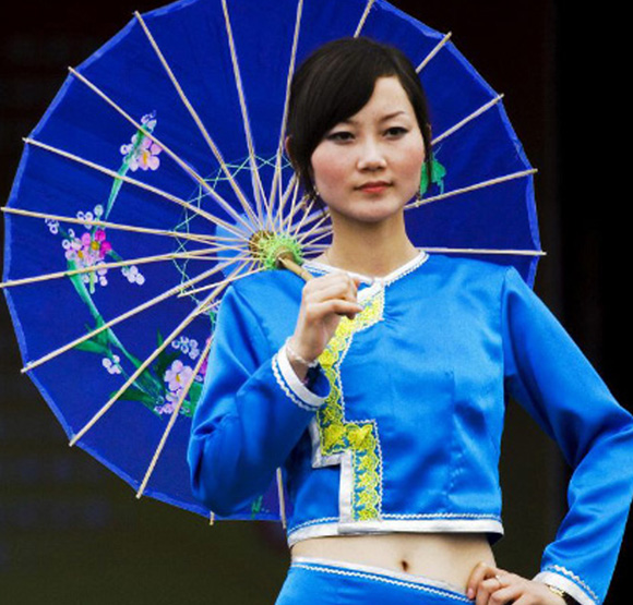 全藍(lán)右衽開襟白族服飾