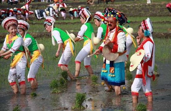 白族民俗活動 — 撒花秧