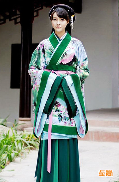 女式短曲裾漢服定制