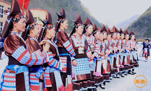 【貴州】安順苗族跳花節(jié)攜手卓簡  打造完美節(jié)慶少數(shù)民族服裝