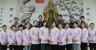 深圳養(yǎng)正私塾國(guó)學(xué)堂 千里尋卓簡(jiǎn)只為定購(gòu)傳統(tǒng)漢服