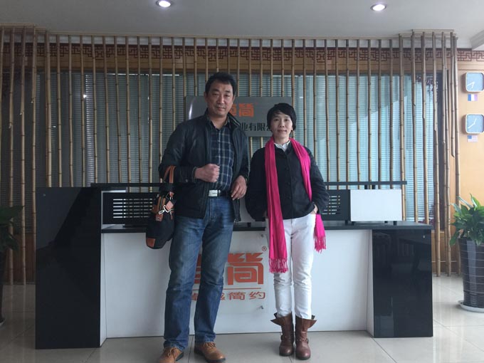 同行是冤家嗎？暨霓裳民族服裝戴總到訪卓簡民族服飾品牌之旅