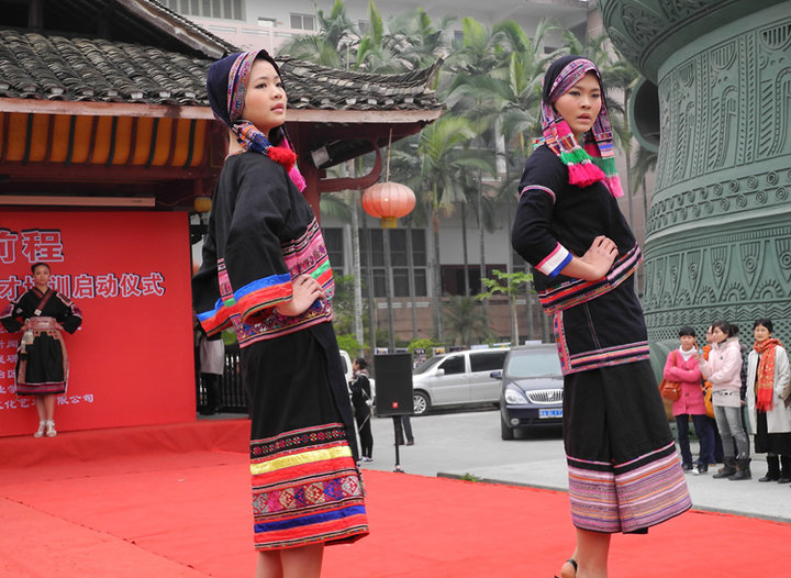 “美麗的壯族服飾”（之二）