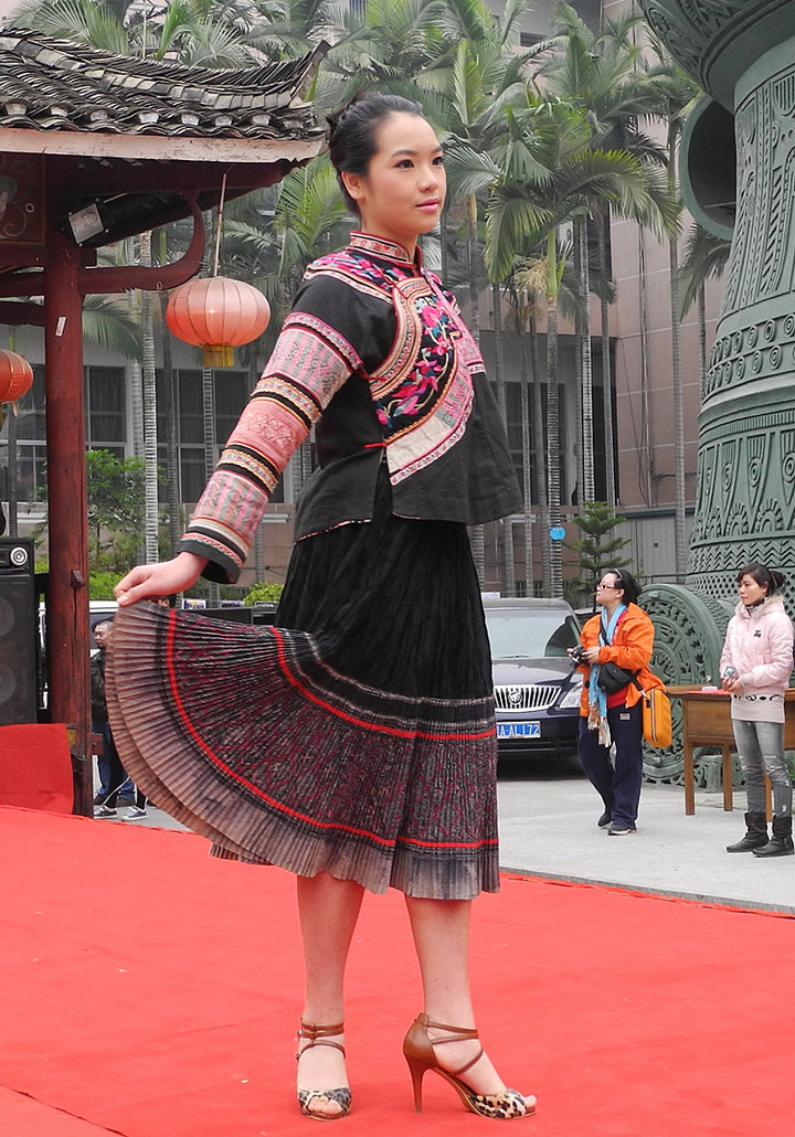 “美麗的壯族服飾”（之二）