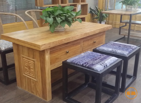 卓簡(jiǎn)民族服飾設(shè)計(jì)定制第一品牌