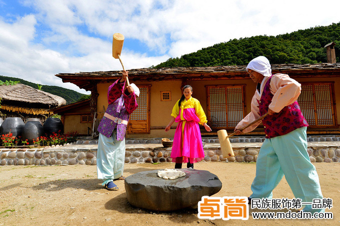朝鮮族服飾,傳統(tǒng)民族服飾,卓簡(jiǎn)